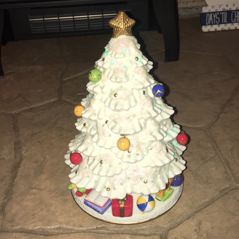 Avon Fiber Optic Porcelain Tree 🎄